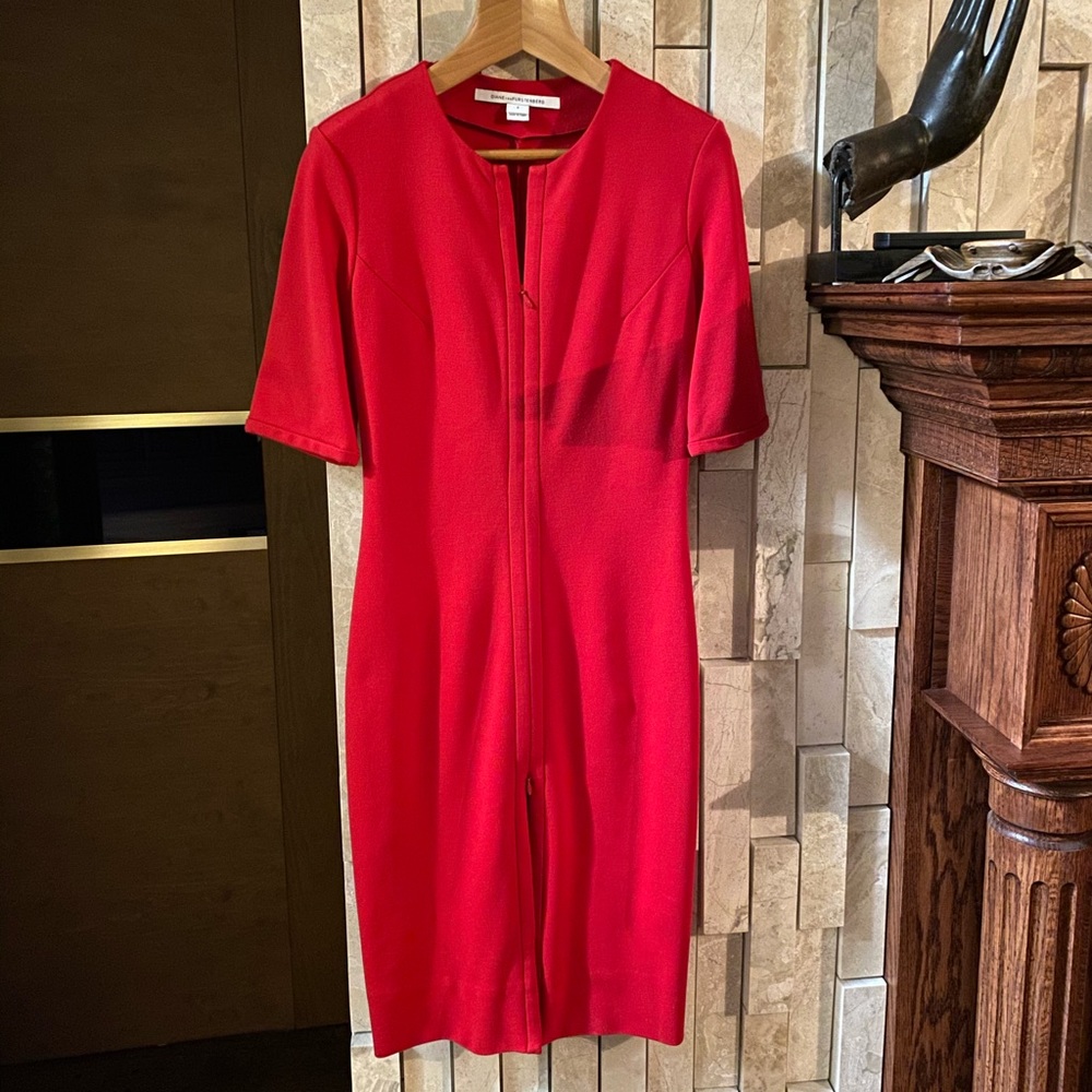 DIANE von FURSTENBERG dress, size 2. - Picture 2 of 9